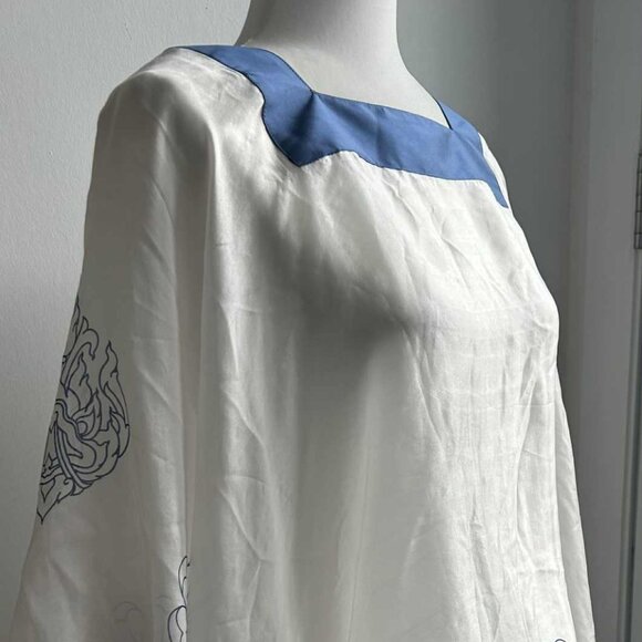 NWT Artisans Angkor Ivory & Indigo Floral Light Pure Silk Poncho  — Free Size - Picture 1 of 12